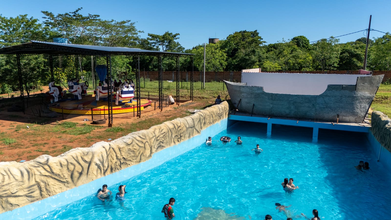 Piscinas y toboganes